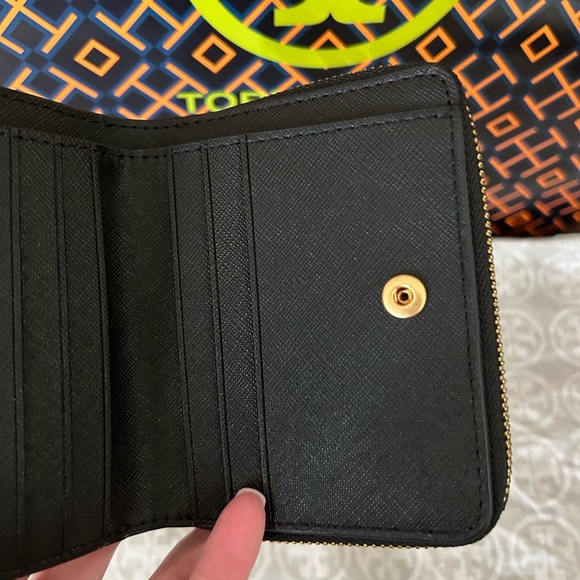 Tory Burch Emerson Mini Wallet Black Gold - Picture 6 of 9